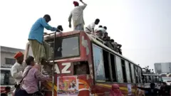 মহাসড়কেও দীর্ঘ যানজট দেখা যায় অনেক সময়।