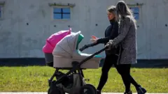 1 июля выплаты получили в том числе и семьи, где есть дети в возрасте до трех лет