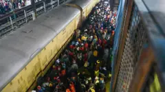 న్యూ దిల్లీ రైల్వే స్టేషన్లో రద్దీ