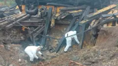 ポーランド警察は爆発現場の写真を公表した（16日、ポーランド東部プシェヴォドフ村）