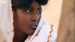 Image d'une jeune fille - film documentaire “Marcher sur l’eau” d’Aissa Maiga