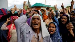 অনুচ্ছেদ ৩৭০ বিলোপের পর থেকে কাশ্মীরে বিক্ষোভ চলছে