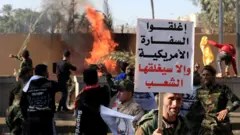 طالب المحتجون بإغلاق السفارة الأمريكية