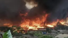 কুতুপালং ক্যাম্পে আগুনের দৃশ্য