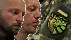 два солдата и нашивка с единорогом
