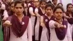 ਸਹੁੰ ਚੁੱਕਦੀਆਂ ਕੁੜੀਆਂ