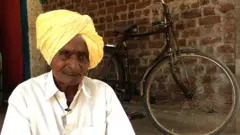क्रांतिसिंह नाना पाटील यांच्यासोबत ते हिरिरीने स्वातंत्र्य चळवळीत लढले.