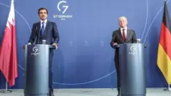 کنفرانس خبری اولاف شولتس، صدر اعظم آلمان و شیخ تمیم بن حمد آل‌ ثانی، امیر قطر در برلین