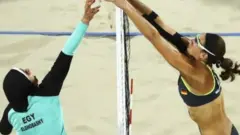 Doaa Elghobashy of Egypt and Kira Walkenhorst of Germany competing at Rio 2016