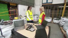 بازیافت دستگاه‌های کهنه الکترونیکی