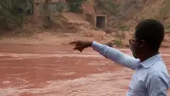 ወደ ቀይነት የተቀየረው ወንዝ