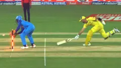 మ్యాక్స్‌వెల్ రనౌట్