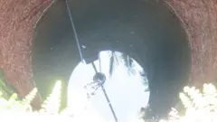 ရေတွေထဲမှာ ကလိုရင်းပါဝင်မှုတွေလည်း များပြားနေတာကြောင့် ငါးတွေသေဆုံးမှုဖြစ်နေတာကလည်း ရေအရင်းမြစ်ရဲ့ အနီးအနားမှာ ဘိလပ်မြေထုတ်လုပ်တဲ့ ကုန်ကြမ်းတွေ၊ ထုတ်လုပ်မှုက ထွက်လာတဲ့ ဘေးထွက်ဆိုးကျိုးတွေကြောင့်