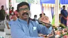 ஜார்கண்ட் அரசியல் நெருக்கடி: முதலமைச்சர் ஹேமந்த் சோரன் பதவிக்கு ஆபத்தா?