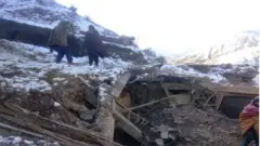 విరిగిపడ్డ కొండచరియలు