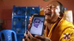ঠিক কতজন নিখোঁজ রয়েছেন, তা নিয়ে রয়েছে ধোঁয়াশা।