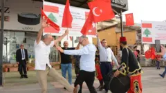 أنصار أردوغان في لبنان يجتمعون للاحتفال بفوزه