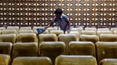 தமிழகத்தில் பள்ளி, கல்லூரி, திரையரங்குகள் திறக்க அனுமதி