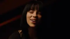 Imagen de la entrevista de la BBC con Billie Eilish in Perth, Australia