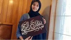 নিজের ক্যালিগ্রাফি শিল্প হাতে ফাতিমা সাহাবা।