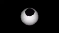 ¿Cómo se ven los eclipses desde Marte? Uno de los vehículos exploradores de la NASA registra una de las lunas marcianas pasar frente al Sol