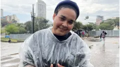 Belisa de Souza na praça da Sé, em São Paulo