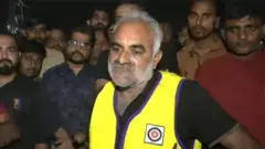 रमेश भाई रस्सी लेकर पहुंचे और कई शवों को बाहर निकाला