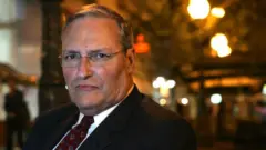 يقول الدكتور إفرايم زوروف إن الشيخوخة يجب ألا تحمي المجرمين النازيين