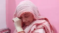 અમાનનાં માતા નઝમાબાનુ શેખ