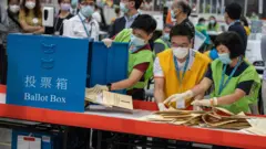 新的選舉制度下，合資格投票的人士或組織數量由上一屆超過24萬人或組織、減到7971人或組織。