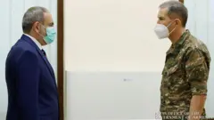 Ermənistanın Baş naziri Nikol Paşinyan və Silahlı Qüvvələri Baş Qərargah rəisi Onik Qasparyan