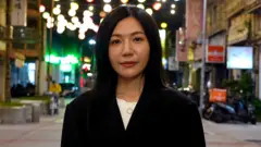 台灣立法委員吳沛憶站在台北街頭（21/10/2024）