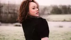 Laura Mathias dit qu'elle s'habitue doucement à l'idée de se présenter comme une femme chauve.
