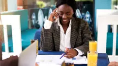 Une femme en séance de travail en extérieur