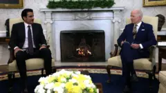 جو بايدن والأمير تميم بن حمد