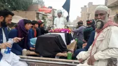 لاریونوال وايي، اوس به دوی خپل مړي ښخوي.
