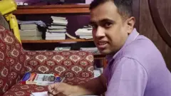 'लोकसेवा अधिकृतको परिक्षा २१ पटक फेल भए तर २२औँ पटकमा पास भए। निकै खुसी छु र आफूलाई भाग्यमानी ठान्छु' बनेपाका ३५ वर्षीय कञ्चनराज गिरीले लोकसेवाको सपना पूरा गरेको मेहेनतको एक भिडिओ।