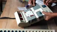 சர்ச்சைக்குள்ளான வாக்குப்பதிவு இயந்திரம்