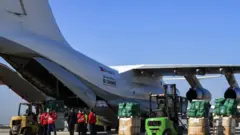 طائرة مساعدات سعودية في مطار حلب