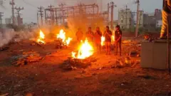 కరోనా మృతులకు అంత్యక్రియలు