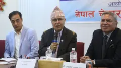 अर्थमन्त्री रामेश्वर खनाल अनि निजी क्षेत्रका प्रतिनिधिहरू