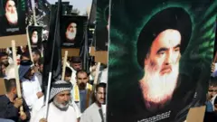 علی سیستانی روحانی ۸۹ ساله ایرانی که سال‌ها است که در نجف زندگی می‌کند