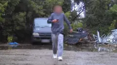 "Vlad" alikuwa chini ya uangalizi alipoweka bomu kwenye gari.
