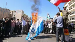 Protesto com queima de bandeira de Israel no Irã