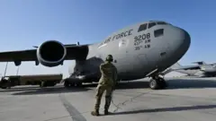 Khaliifka iyo saldhigyada Mareykanku ku leeyahay