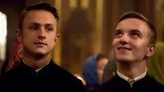 Никита Иванкович и Денис Попович в священническом облачении