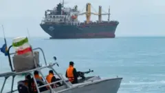 jiragen ruwa biyu kan teku