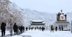 눈 덮인 광화문 광장