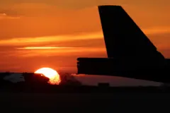 အရှေ့အလယ်ပိုင်းမှာ အမေရိကန်-အစ္စရေးနဲ့ အီရန်တို့ရဲ့ စစ်ပွဲဖြစ်နေချိန်မှာ အမေရိကန်မဟာမိတ် ဗြိတိန်လေတပ်ရဲ့ လေယာဥ်တစ်စင်း အမြီးပိုင်းနဲ့ ဦးပိုင်းကို မတ်လ ၂၁ ရက်မှာ Fairford အရပ်မှာ မြင်တွေ့ရတာဖြစ်ပါတယ်။ 