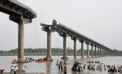 બીબીસી ગુજરાતી વડોદરા પુલ અકસ્માત વાહન મહીસાગર નદી ગંભીરા બ્રિજ 